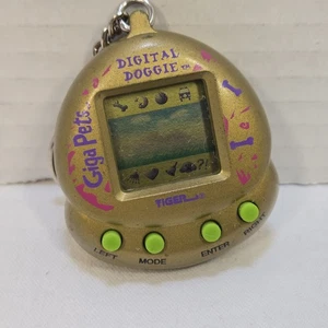 Giga Pets Digital Doggie Gold Virtual Tamagotchi Game Tiger Electronics Tested - Picture 1 of 6