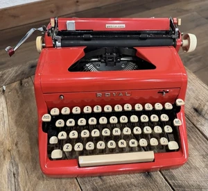 All Red - Vintage Royal Quiet Deluxe Typewriter in travel case, Royal McBee Corp - Picture 1 of 12
