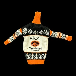 Titos Hecho a Mano Vodka Mini Feo Navidad Suéter Cubierta de Botella Koozie Bordado - Imagen 1 de 6
