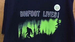 Bigfoot Lives T-shirt Glow in the dark! Sasquatch in forest night scene LG - 2X - Picture 1 of 3