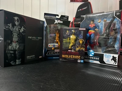  4 figuras -Revoltech Deadpool - SHF Wolverine - McFarlane Superman - ML Wolverine  Foto 1 de 4