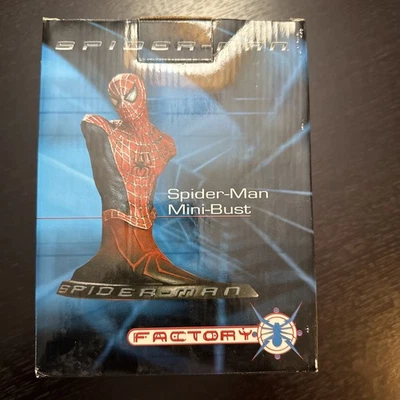 Mini busto Factory X The Spider-Man 2002 6" 171 de 3000 de Gentle Giant Studios Foto 1 de 4