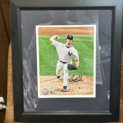Fanáticos enmarcados con foto firmada por Gerrit Cole  Foto 1 de 4
