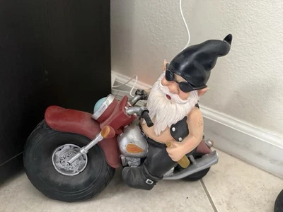 Diseño Toscano Eje Grasar el Motociclista Jardín Gnomo Motocicleta Estatua, 13 Pulgadas, Foto 1 de 2