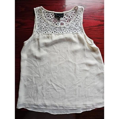Blusa de gasa sin mangas con yugo de encaje blanco Attention talla S Foto 1 de 4