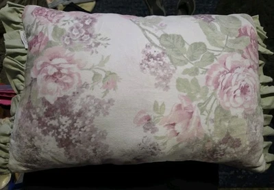Almohada Shabby Chic: Rosas, Volantes, Floral Rosa y Blanco Foto 1 de 4