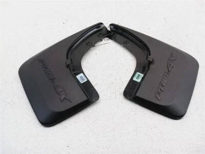 Par de guardabarros trasero Nissan Frontier Pro-4X 22-24 X2 OEM 78811-9BU01 Foto 1 de 4