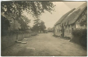 KINGSBURY VILLAGE - Essex, London Postkarte echtes Foto - Bild 1 von 2