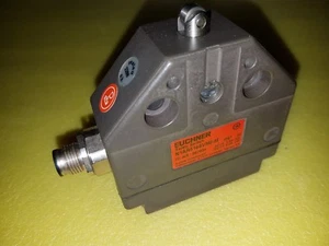 Interruptor de seguridad Euchner N1AR514SVM5-M ID.-NR.: 087604 interruptor de seguridad usado - Imagen 1 de 4