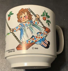 Vintage 1969 Raggedy Ann and Andy Cup - Picture 1 of 3
