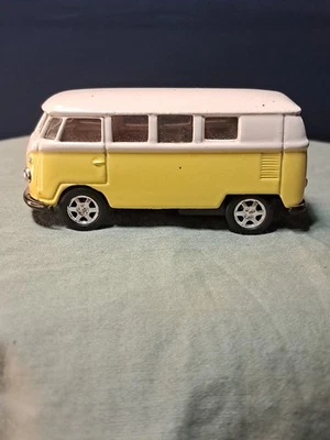 Welly NO. 8166 Volkswagen Microbus (1962) Yellow And White - Image 1 of 4