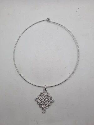 Girocollo elegante semirigido con grande ciondolo in argento pavettato sfilabile - Immagine 1 di 4