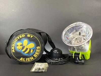 Paul C Buff Alien Bees B400 Martian Travel Kit Green w Accessories  LG4 - Image 1 of 4