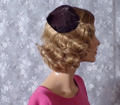 Vintage 50s Feather Hat 1950s Veil Fascinator Pinup Cocktail Glam Film Noir - Image 1 of 4