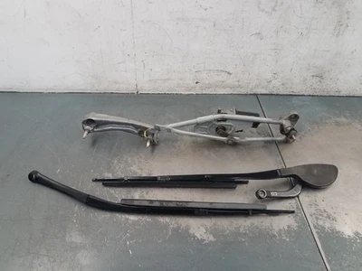 2002 BMW M5 E39 Windshield Wiper Motor / Arms #0823 i7 - Image 1 of 4