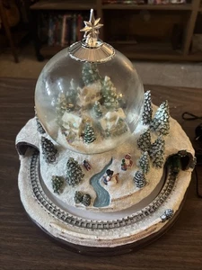 Bradford Thomas Kinkade Casa per le Vacanze Snowglobe: Luci Movimento e Musica - Foto 1 di 7