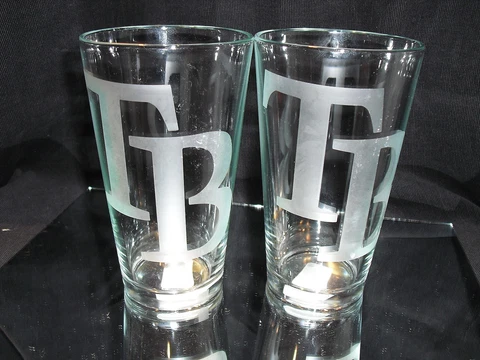 TAMPA BAY RAYS 2 ETCHED LOGO 16 oz PINT GLASSES NEW Cover