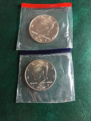 1997 P+D KENNEDY HALF UNCIRCULATED STILL IN MINT CELLO L@@K - Image 1 of 4