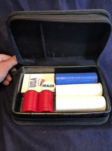296 KUNSTSTOFF POKERCHIPS MIT KARTEN UND ETUI LEICHT STAPELBAR WASCHBAR VERRIEGELBAR - Bild 1 von 9