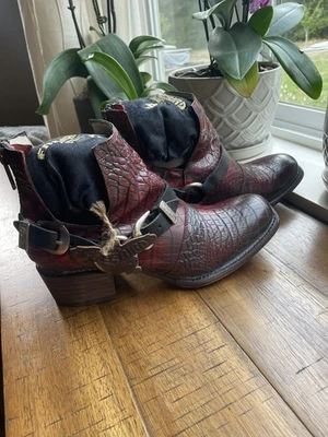Botines de cuero para mujer Freebird by Steven, cocodrilo rojo. TREGUA TALLA 10 Foto 1 de 3