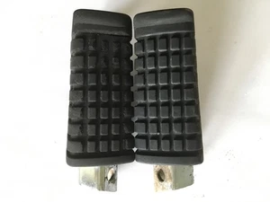 2008 Kawasaki KLR 650 stock footpegs - Foto 1 di 3