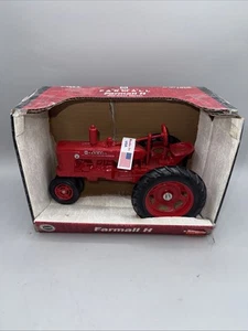 2001 ERTL IH Mc Cormick Farmall H 1/16 Scale- Damaged Packaging New Tractor - Picture 1 of 5