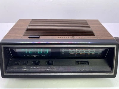 Vintage GE Woodgrain General Electric Alarm Clock Radio EA7-4665A Watch Video - Image 1 of 4