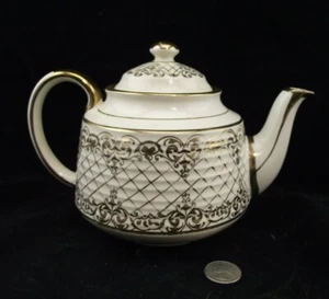 GOLD DECORATED SADLER TEAPOT ENGLAND - Picture 1 of 8
