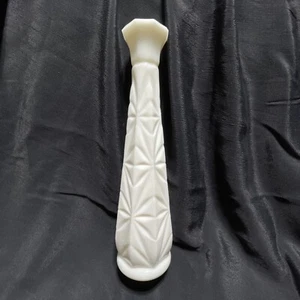 Vase MILK GLASS STARBURST PATTERN 9 INCH Vintage Valentine Single Rose Vase - Picture 1 of 7