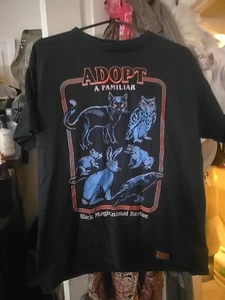 Steven Rhodes Herren Shirt Large schwarz Tee Adopt a Familiar Black Magic Animal Res - Bild 1 von 5