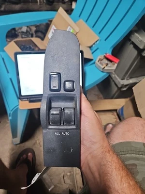 Interruptor de ventana maestra Scion TC 2005-2007 2 puertas usado Foto 1 de 4