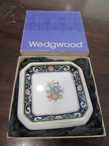 WEDGEWOOD SWEET MEAT DISH RUNNYMEDE SWEET MEAT SQUARE PLATE IN BOX 4.16'' BLUE - Picture 1 of 10