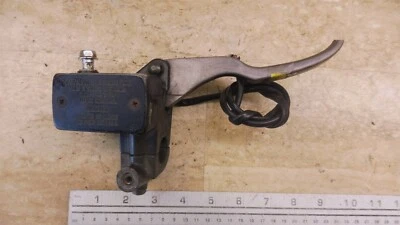 1985 Suzuki GS700ES S195-2> front brake master cylinder - Image 1 of 4