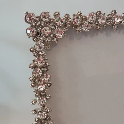 Elegante marco de fotos Tahari Home 8x10 estrás cristal plateado brillante Foto 1 de 4