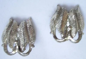 Silver Tone Textured Open Work Vintage Fancy Shoe Clips - Picture 1 of 2