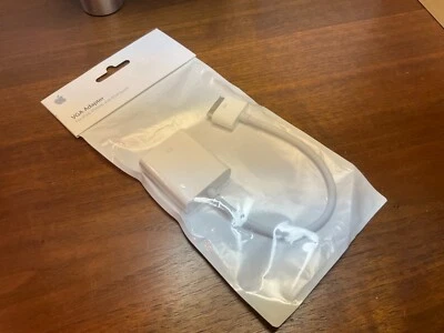 New - Genuine Apple 30-Pin to VGA Adapter White A1368 MC552ZM/B - Image 1 of 4