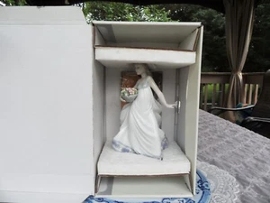 LLADRO YOUNG GIRL WITH FLOWER BASKET # 5790 "CAREFREE" 1991 - Picture 1 of 9