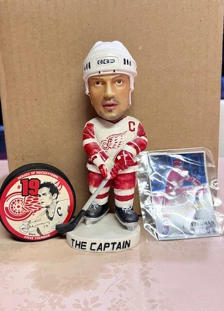 Steve Yzerman 摇头公仔、冰球和磁铁,底特律红翼 — 第 1/4 张图片