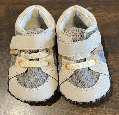 Sapatos de sola macia Pediped Baby Boys tamanho 0-6 meses cinza layette resistente. - Imagem 1 de 4