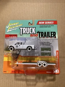 2017 Johnny Lightning Truck and Trailer 2004 Ford F-250 White Lightning Chase - Picture 1 of 4