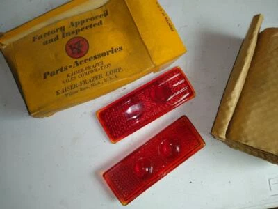 1947-1948 KAISER FRAZER PAR DE LENTES DE LUZ TRASERA DE VIDRIO ROJO OEM VINTAGE NOS Foto 1 de 4