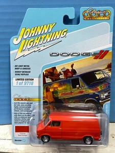 1/64 Johnny Lightning Classic Gold 1976 Dodge Tradesman Van rojo naranja - Imagen 1 de 2