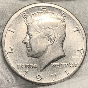 1971-D Kennedy Half Dollar Error ~ Obverse Off Center Mis-Aligned Die (L024) - Picture 1 of 4
