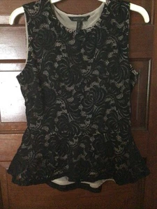 Women’s size medium lined lace BCBG Maxazria Sleeved blouse very Pretty! - Picture 1 of 4