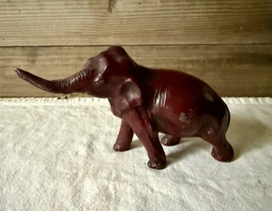 Statuina elefante vintage in metallo fuso rosso - Foto 1 di 7