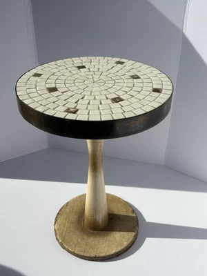 Mesa de mosaico y latón estilo Gordon & Jane Martz vintage de mediados de siglo moderna Foto 1 de 4