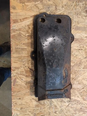 Buick Riviera 1963-65 caja de calefacción bajo capó Foto 1 de 4