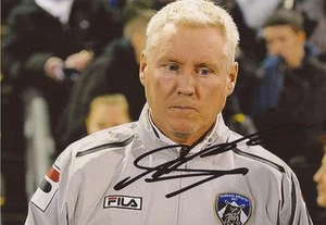 OLDHAM: TONY PHILLISKIRK SIGNED 6x4 ACTION PHOTO+COA - Picture 1 of 1