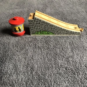 Thomas & Friends Wooden Railway Building & Bridge Piece Lot of 2 - Picture 1 of 11