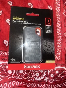 SanDisk Extreme 1TB, USB-C Portable External SSD - Black (SDSSDE61-1T00-AT) J - Afbeelding 1 van 1